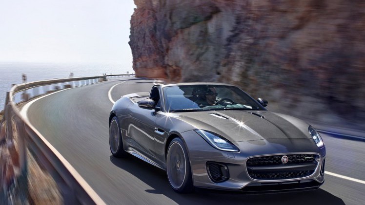 De Jaguar F-Type is van een subtiele facelift voorzien. Die facelift brengt een bijgewerkt front, nieuw infotainment, een nieuwe uitvoering, een tijdelijke uitvoering en GoPro HD-videos met zich mee.