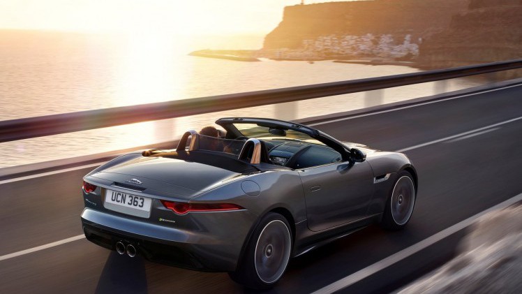 De Jaguar F-Type is van een subtiele facelift voorzien. Die facelift brengt een bijgewerkt front, nieuw infotainment, een nieuwe uitvoering, een tijdelijke uitvoering en GoPro HD-videos met zich mee.