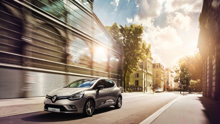 In de zomer van 2016 krijgt de Renault Clio IV een facelift. Bekijk hier de eerste beelden en lees de details.