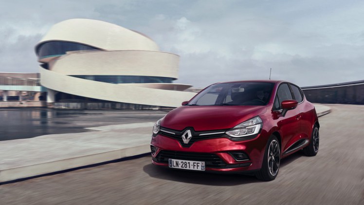 In de zomer van 2016 krijgt de Renault Clio IV een facelift. Bekijk hier de eerste beelden en lees de details.