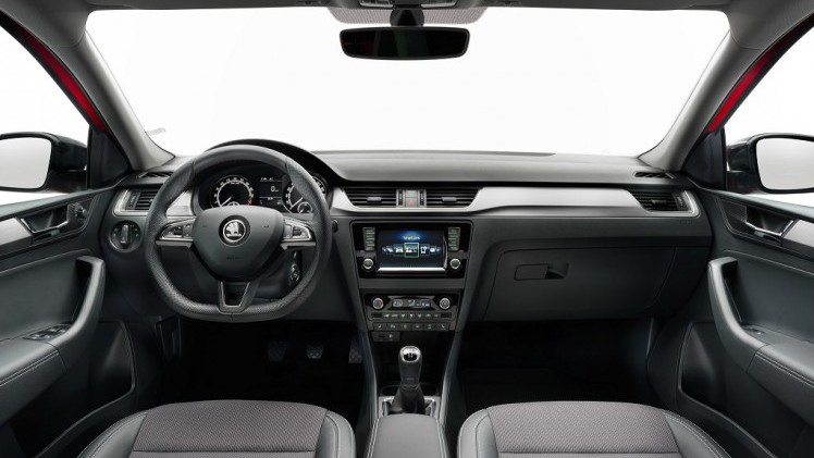 Skoda voorziet de Rapid Spaceback van een subtiele facelift. Naast het uiterlijk, wijzigen ook het interieur, infotainment en motorenaanbod.