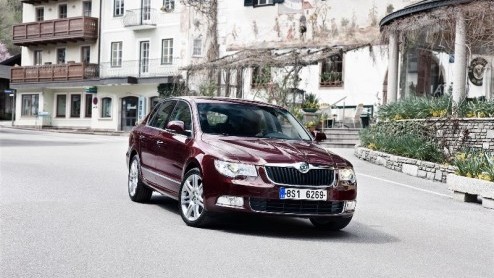 Skoda heeft het prijzenboek van hun nieuwe vlaggenschip Superb bekend gemaakt. Het nieuwe beenruimtewonder met revolutionaire achter- en kofferklep is verkrijgbaar vanaf 26.190 euro. Je hebt dan de st