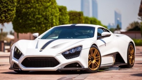 De Dubai Motor Show 2013 staat vol met supercars.