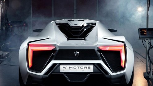 De Dubai Motor Show 2013 staat vol met supercars.