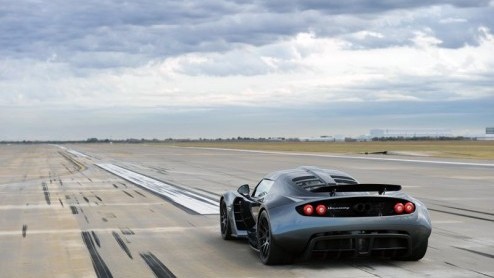 De Dubai Motor Show 2013 staat vol met supercars.