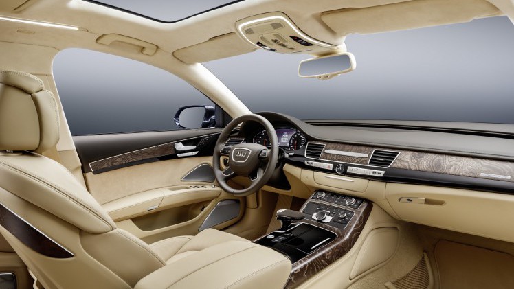 Audi A8L Extended doet bescheiden met zijn motorisering maar biedt wel alle ruimte, luxe en comfort aan zijn inzittenden.