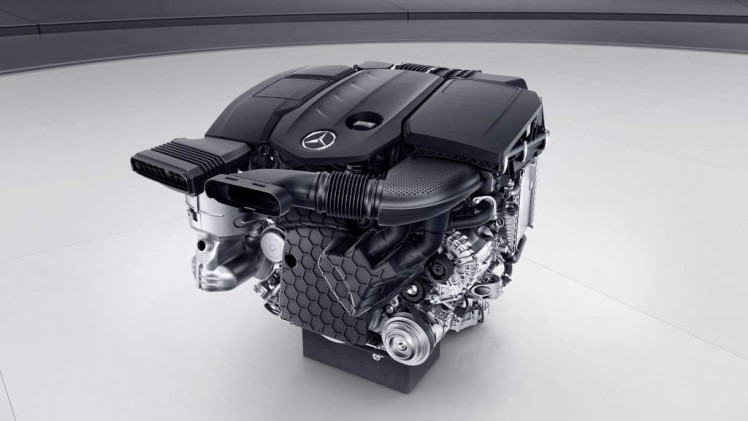 Nieuwe Mercedes E-Klasse beleeft wereldprimeur met superschone en lichtgewicht OM654 dieselmotor in E220d, waarmee NOx en CO2 drastisch is verlaagd.