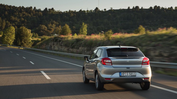 Autotest Suzuki Baleno. De Baleno is terug van weggeweest en ruimer, lichter en zuiniger dan ooit. Is dit de verkooptopper voor Suzuki in het B-segment? AutoVandaag test hem uit.