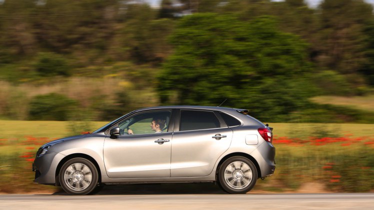 Autotest Suzuki Baleno. De Baleno is terug van weggeweest en ruimer, lichter en zuiniger dan ooit. Is dit de verkooptopper voor Suzuki in het B-segment? AutoVandaag test hem uit.