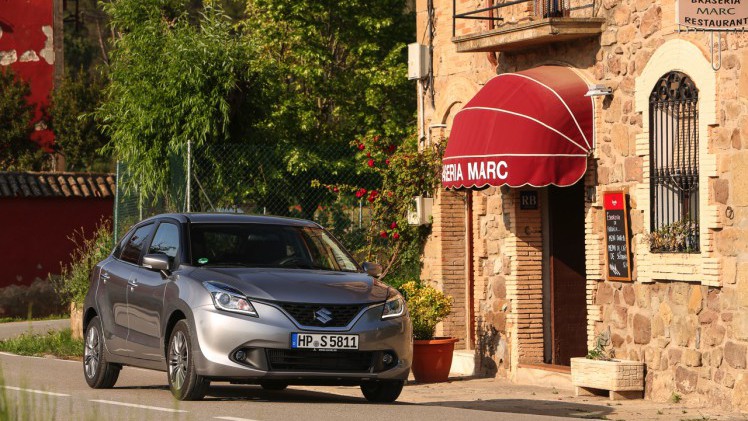 Autotest Suzuki Baleno. De Baleno is terug van weggeweest en ruimer, lichter en zuiniger dan ooit. Is dit de verkooptopper voor Suzuki in het B-segment? AutoVandaag test hem uit.