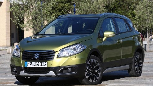 Suzuki heeft per direct de prijzen van de S-Cross diesel aangescherpt. De prijslijst begint voor de zestienhonderd DDiS-dieselmotor start voortaan bij 22.999 euro in plaats van 26.499 euro.