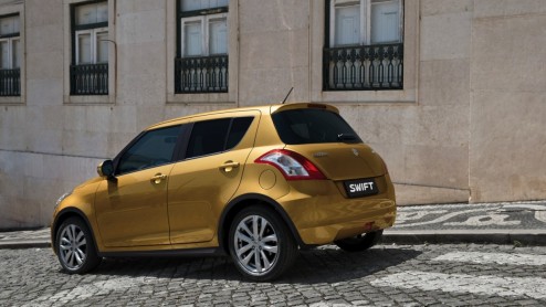 Autotest nieuwe Suzuki Swift facelift met 1.2 VVT DualJet benzinemotor, die de Swift aan een lager brandstofverbruik en 20% bijtelling helpt.