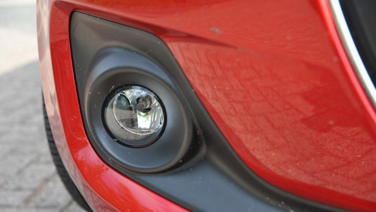 Suzuki zet met de nieuwe Swift een nieuw model neer dat qua uitstraling vertrouwde elementen toont. de 1.0-liter Boosterjet motor is van het vlotte soort.