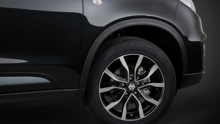 Op ieder model levert Suzuki tijdelijk een extra ruig aangeklede Rhino versie.