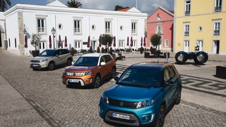 Autotest Suzuki Vitara, de compacte SUV die met een stoer uiterlijk en zuinige 1.6 benzine en 1.6 liter diesels zich midden in het strijdveld begeeft.
