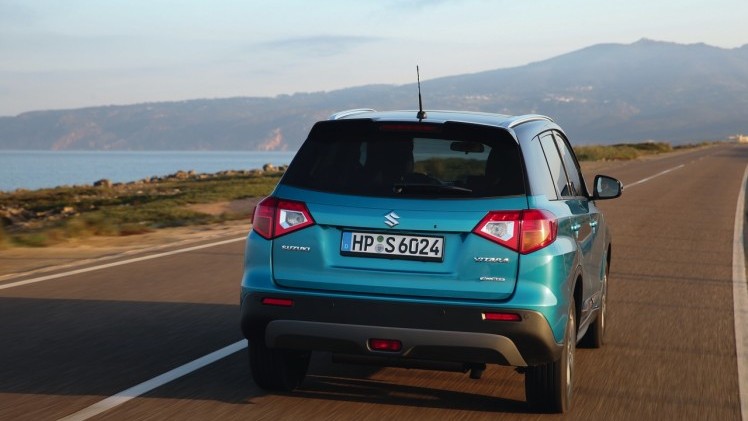 Autotest Suzuki Vitara, de compacte SUV die met een stoer uiterlijk en zuinige 1.6 benzine en 1.6 liter diesels zich midden in het strijdveld begeeft.