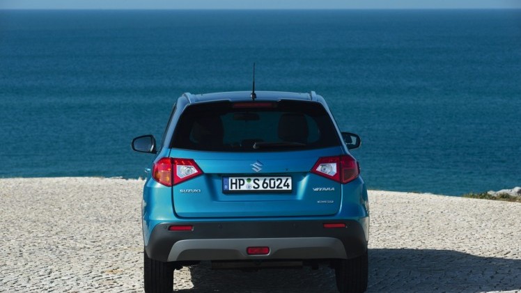 Autotest Suzuki Vitara, de compacte SUV die met een stoer uiterlijk en zuinige 1.6 benzine en 1.6 liter diesels zich midden in het strijdveld begeeft.