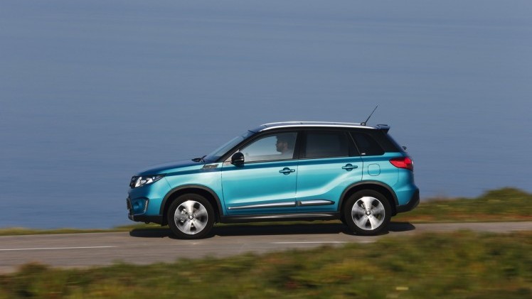 Autotest Suzuki Vitara, de compacte SUV die met een stoer uiterlijk en zuinige 1.6 benzine en 1.6 liter diesels zich midden in het strijdveld begeeft.