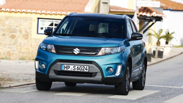 Autotest Suzuki Vitara, de compacte SUV die met een stoer uiterlijk en zuinige 1.6 benzine en 1.6 liter diesels zich midden in het strijdveld begeeft.
