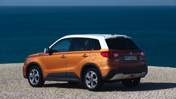 Autotest Suzuki Vitara, de compacte SUV die met een stoer uiterlijk en zuinige 1.6 benzine en 1.6 liter diesels zich midden in het strijdveld begeeft.