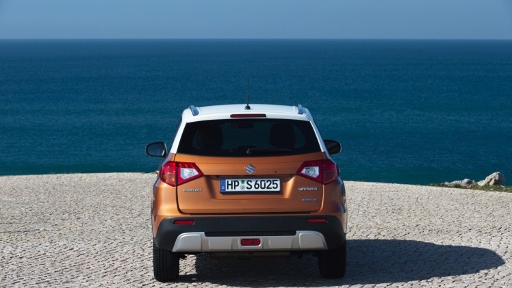 Autotest Suzuki Vitara, de compacte SUV die met een stoer uiterlijk en zuinige 1.6 benzine en 1.6 liter diesels zich midden in het strijdveld begeeft.