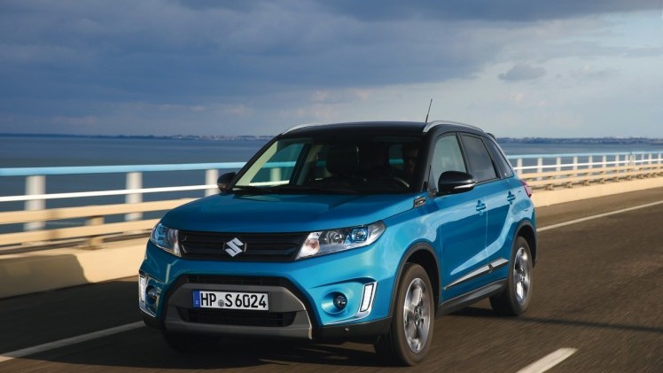 Autotest Suzuki Vitara, de compacte SUV die met een stoer uiterlijk en zuinige 1.6 benzine en 1.6 liter diesels zich midden in het strijdveld begeeft.
