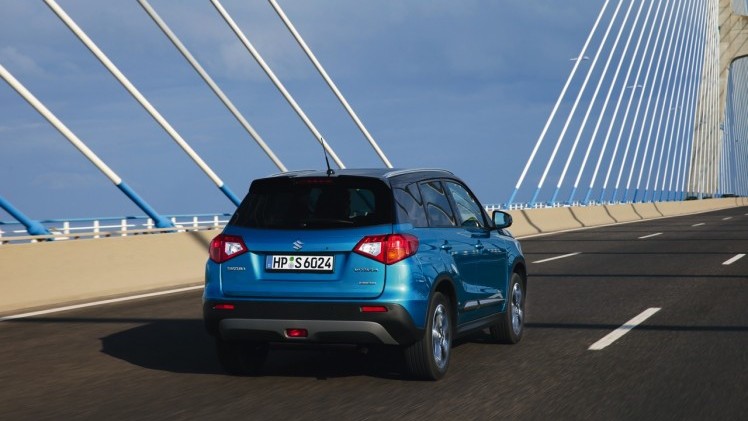 Autotest Suzuki Vitara, de compacte SUV die met een stoer uiterlijk en zuinige 1.6 benzine en 1.6 liter diesels zich midden in het strijdveld begeeft.