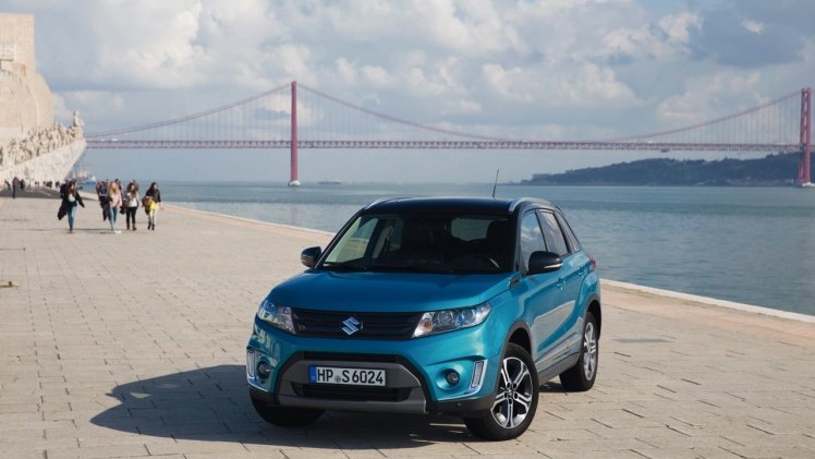 Autotest Suzuki Vitara, de compacte SUV die met een stoer uiterlijk en zuinige 1.6 benzine en 1.6 liter diesels zich midden in het strijdveld begeeft.