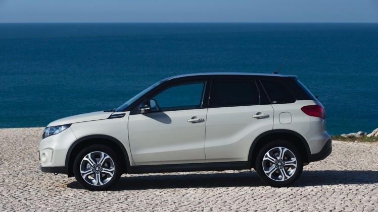 Autotest Suzuki Vitara, de compacte SUV die met een stoer uiterlijk en zuinige 1.6 benzine en 1.6 liter diesels zich midden in het strijdveld begeeft.