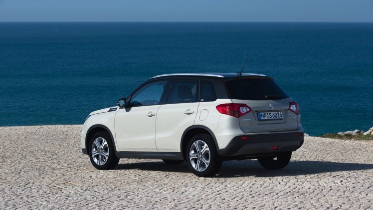 Autotest Suzuki Vitara, de compacte SUV die met een stoer uiterlijk en zuinige 1.6 benzine en 1.6 liter diesels zich midden in het strijdveld begeeft.