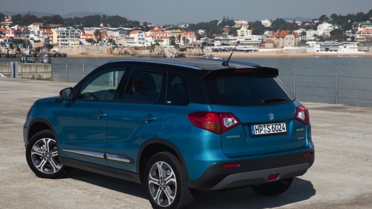Autotest Suzuki Vitara, de compacte SUV die met een stoer uiterlijk en zuinige 1.6 benzine en 1.6 liter diesels zich midden in het strijdveld begeeft.