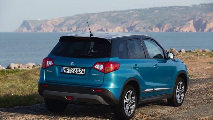 Autotest Suzuki Vitara, de compacte SUV die met een stoer uiterlijk en zuinige 1.6 benzine en 1.6 liter diesels zich midden in het strijdveld begeeft.
