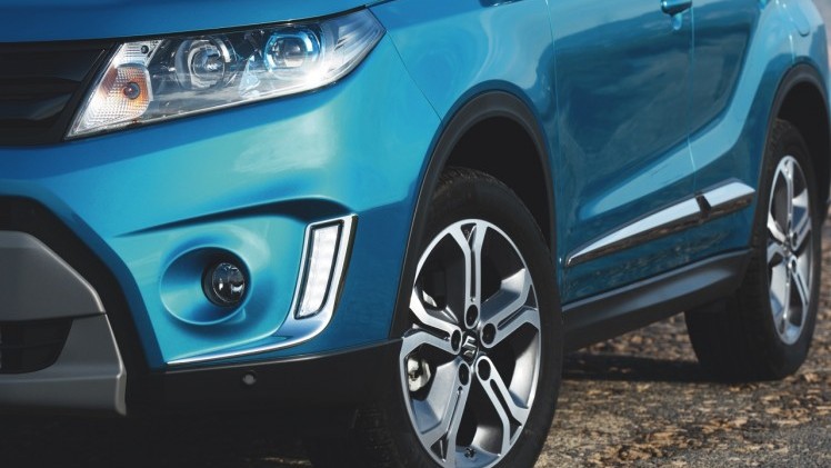 Autotest Suzuki Vitara, de compacte SUV die met een stoer uiterlijk en zuinige 1.6 benzine en 1.6 liter diesels zich midden in het strijdveld begeeft.