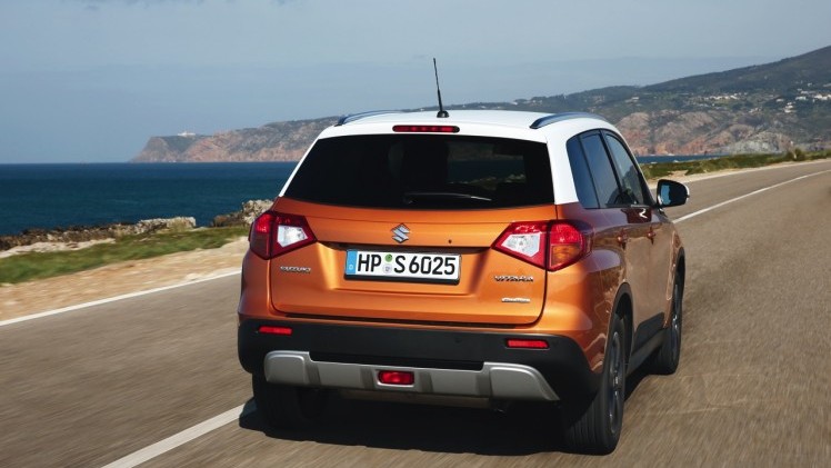 Autotest Suzuki Vitara, de compacte SUV die met een stoer uiterlijk en zuinige 1.6 benzine en 1.6 liter diesels zich midden in het strijdveld begeeft.