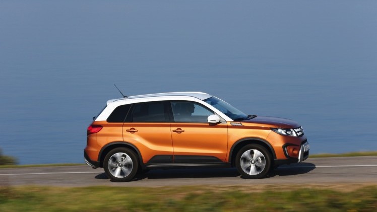 Autotest Suzuki Vitara, de compacte SUV die met een stoer uiterlijk en zuinige 1.6 benzine en 1.6 liter diesels zich midden in het strijdveld begeeft.