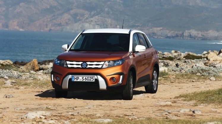 Autotest Suzuki Vitara, de compacte SUV die met een stoer uiterlijk en zuinige 1.6 benzine en 1.6 liter diesels zich midden in het strijdveld begeeft.