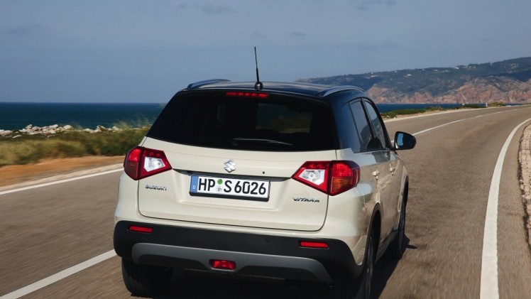 Autotest Suzuki Vitara, de compacte SUV die met een stoer uiterlijk en zuinige 1.6 benzine en 1.6 liter diesels zich midden in het strijdveld begeeft.