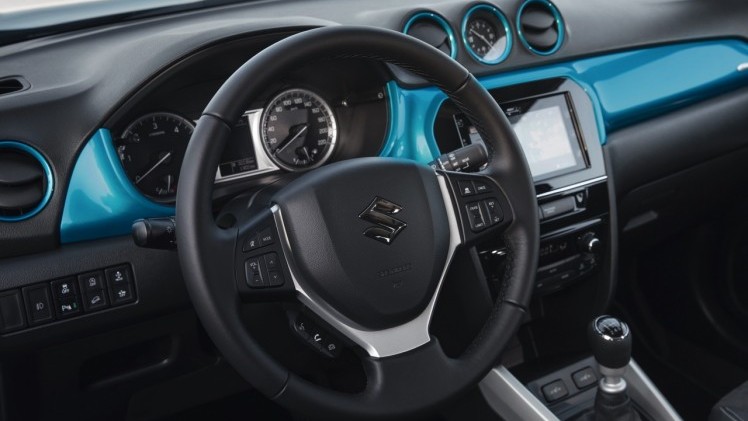 Autotest Suzuki Vitara, de compacte SUV die met een stoer uiterlijk en zuinige 1.6 benzine en 1.6 liter diesels zich midden in het strijdveld begeeft.