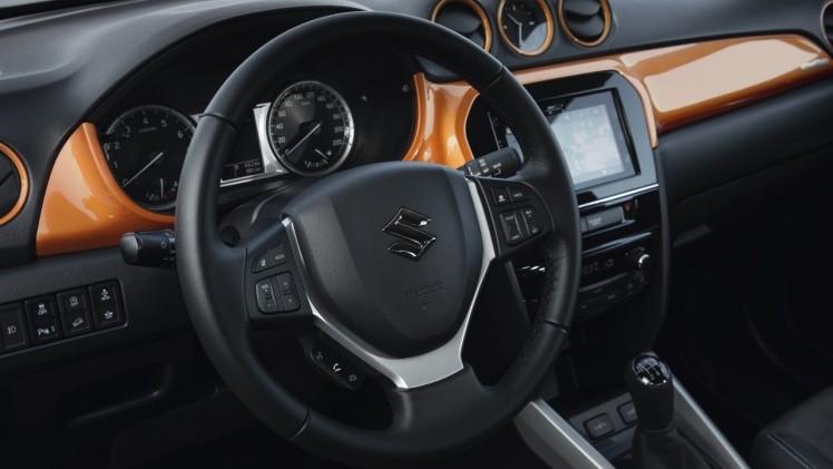 Autotest Suzuki Vitara, de compacte SUV die met een stoer uiterlijk en zuinige 1.6 benzine en 1.6 liter diesels zich midden in het strijdveld begeeft.