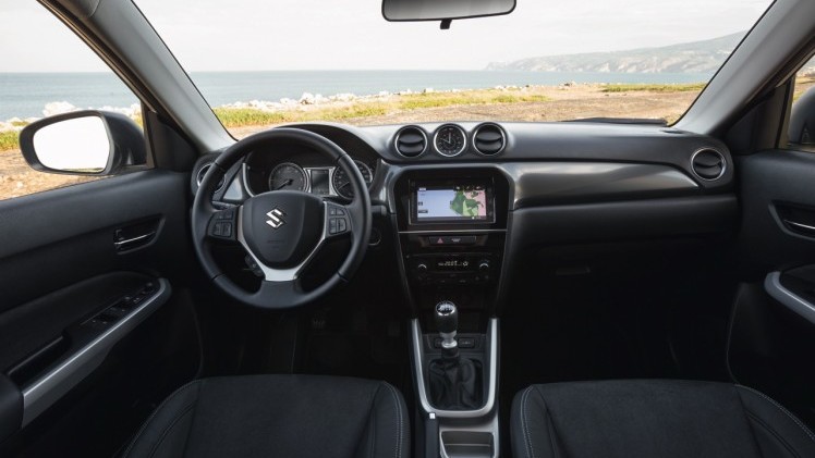 Autotest Suzuki Vitara, de compacte SUV die met een stoer uiterlijk en zuinige 1.6 benzine en 1.6 liter diesels zich midden in het strijdveld begeeft.