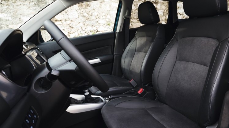 Autotest Suzuki Vitara, de compacte SUV die met een stoer uiterlijk en zuinige 1.6 benzine en 1.6 liter diesels zich midden in het strijdveld begeeft.