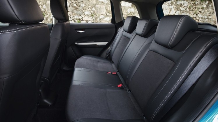 Autotest Suzuki Vitara, de compacte SUV die met een stoer uiterlijk en zuinige 1.6 benzine en 1.6 liter diesels zich midden in het strijdveld begeeft.