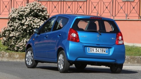 Jarenlang was de Suzuki Alto het boegbeeld van de compacte klasse. Na stilletjes van het toneel verdwenen te zijn in 2006 keert deze lente  tegelijkertijd met het 100 jarige bestaan van Suzuki - het
