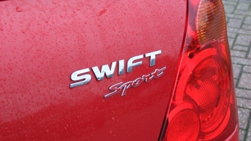 Suzuki doet goede zaken met de Swift. Niet gek, want het compacte karretje ziet er alleraardigst uit. Zeker als je kiest voor een sportieve uitmonstering. Wil je op dat gebied het uiterste uit de kan?