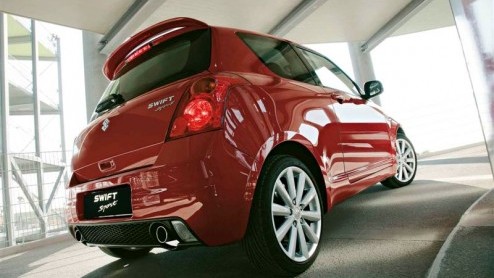 Heugelijk nieuws. De productieteller van de Suzuki Swift heeft de mijlpaal van 1 miljoen exemplaren bereikt. In een recordtempo van 3 jaar en 8 maanden, zo blijkt.
