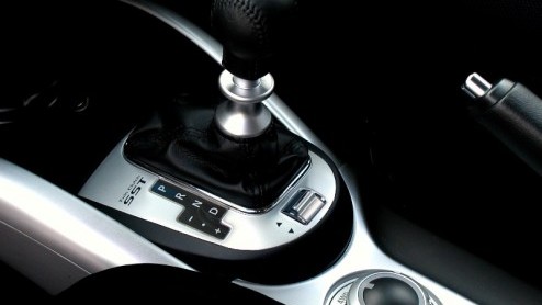 Mitsubishi onderstreept de sportieve snit van hun midi-SUV, de Outlander. De S uit deze benaming wordt vanaf vandaag benadrukt door een transmissie met dubbele koppeling, leverbaar voor de 156 pk ster