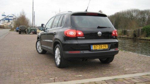 Met de Tiguan geeft Volkswagen hun antwoord op de gevestigde orde in het midi-SUV segment. Hoewel de Japanners en Koreanen al diverse modellen in de markt hebben gezet, loopt Volkswagen nog wel voor o
