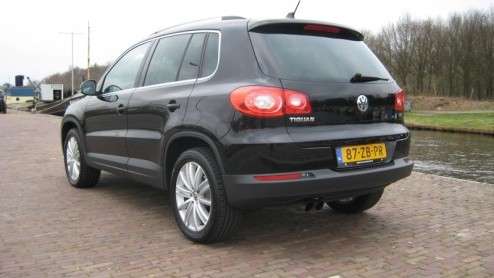 Met de Tiguan geeft Volkswagen hun antwoord op de gevestigde orde in het midi-SUV segment. Hoewel de Japanners en Koreanen al diverse modellen in de markt hebben gezet, loopt Volkswagen nog wel voor o