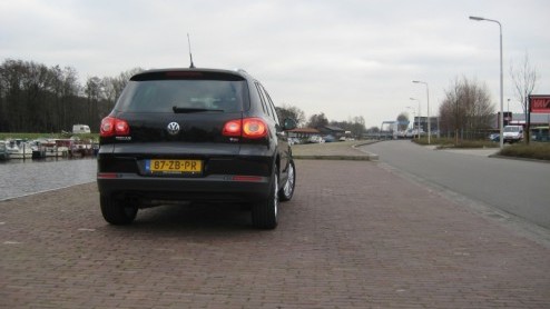 Met de Tiguan geeft Volkswagen hun antwoord op de gevestigde orde in het midi-SUV segment. Hoewel de Japanners en Koreanen al diverse modellen in de markt hebben gezet, loopt Volkswagen nog wel voor o