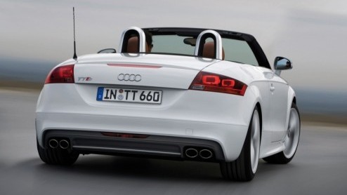 Het leveringsprogramma van de TT wordt  zoals eerder aangekondigd- uitgebreid met de Audi TTS en Audi TT TDI. Een extra opgepepte tweeliter turbomotor en een nieuwe common rail tweeliter turbodiesel